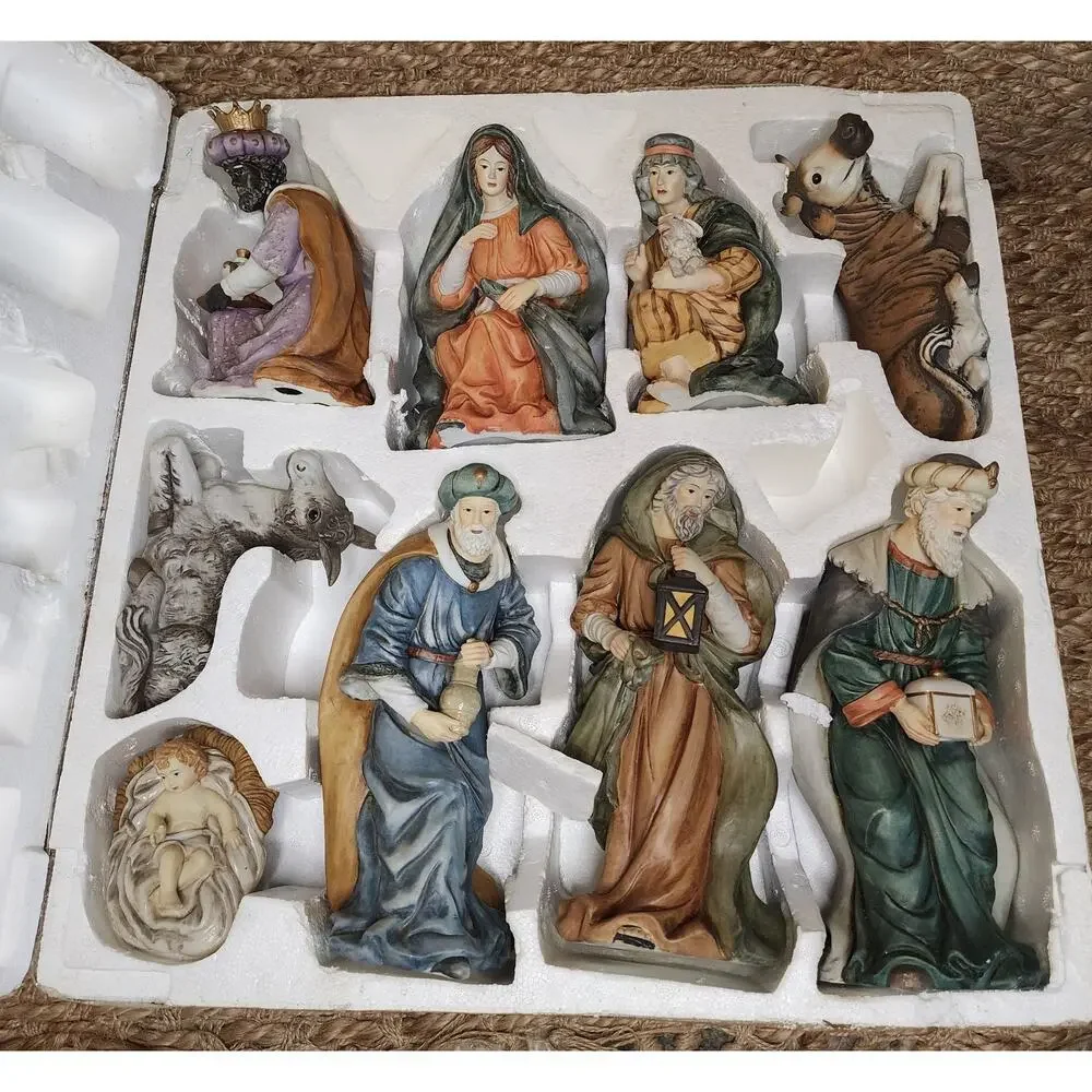 Grandeur Noel Collectors Edition Hand Painted 9 Porcelain Christmas Nativity Set